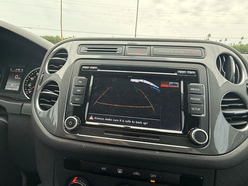 Used 2015 Volkswagen Tiguan S image 31