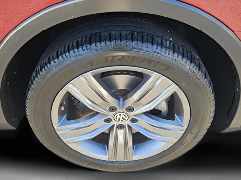 Used 2018 Volkswagen Tiguan SEL Premium image 10