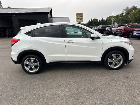 Used 2017 Honda HR-V EX image 2