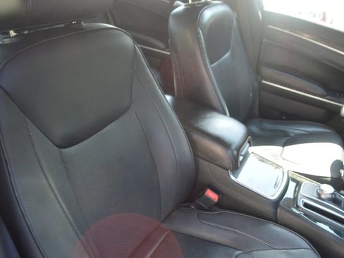 Used 2017 Chrysler 300 C AWD/4WD image 22