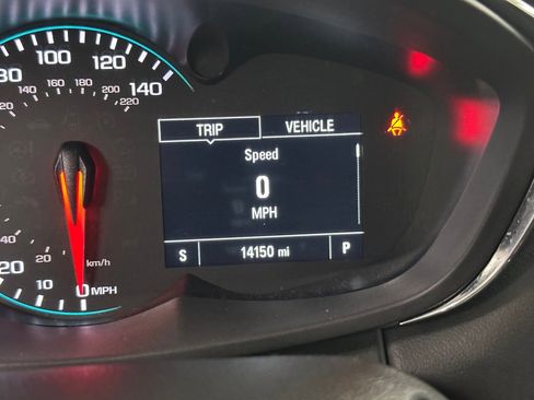 Certified 2022 Chevrolet Trax LT w/ LT Convenience Package image 3