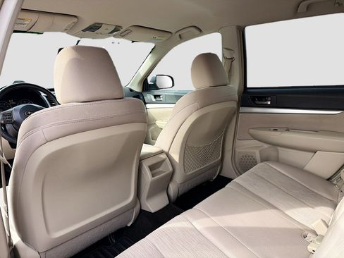 Used 2014 Subaru Outback 2.5i Premium image 6