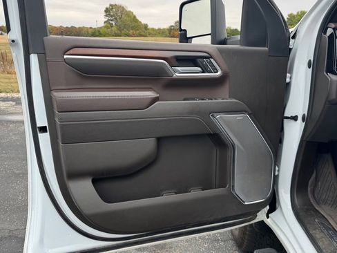 Used 2024 GMC Sierra 2500 Denali w/ Technology Package AWD/4WD image 10
