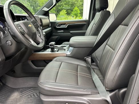 Used 2024 Chevrolet Silverado 1500 High Country w/ Technology Package AWD/4WD image 10
