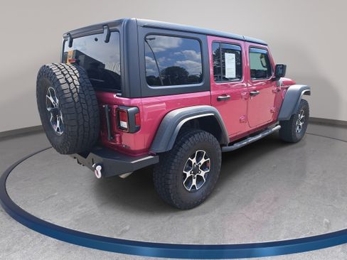 Used 2022 Jeep Wrangler Unlimited Rubicon w/ Cold Weather Group AWD/4WD image 5