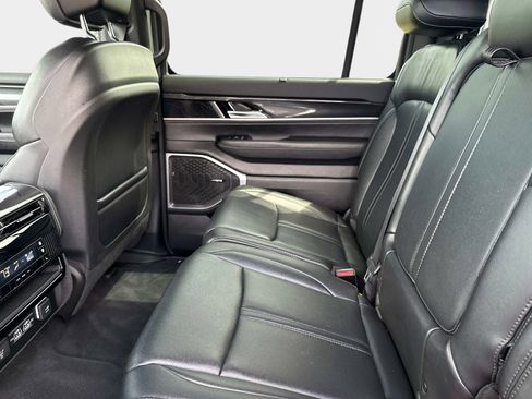 Used 2023 Jeep Wagoneer 4WD w/ Convenience Group I image 15