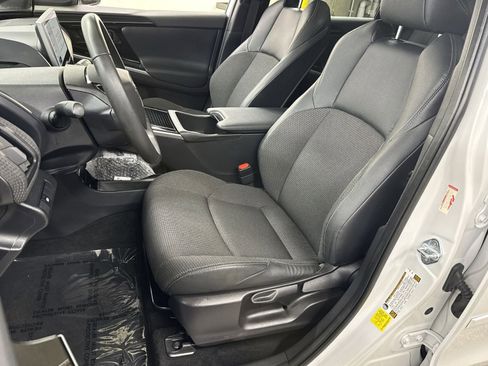 Used 2023 Toyota bZ4X XLE image 4