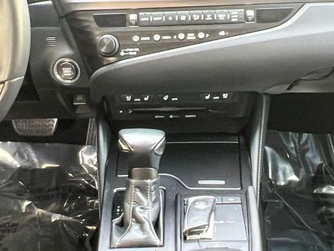 Used 2020 Lexus ES 350 w/ Premium Package FWD image 11