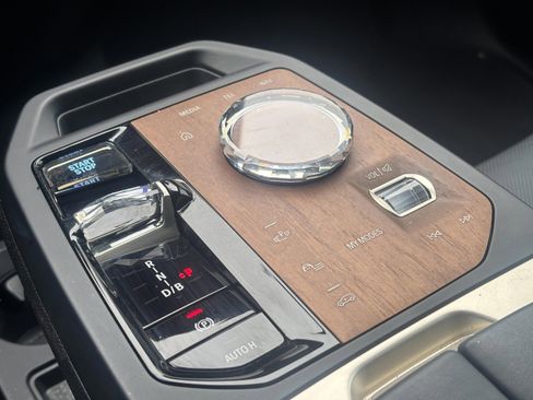 Used 2023 BMW iX xDrive50 w/ Premium Package image 11