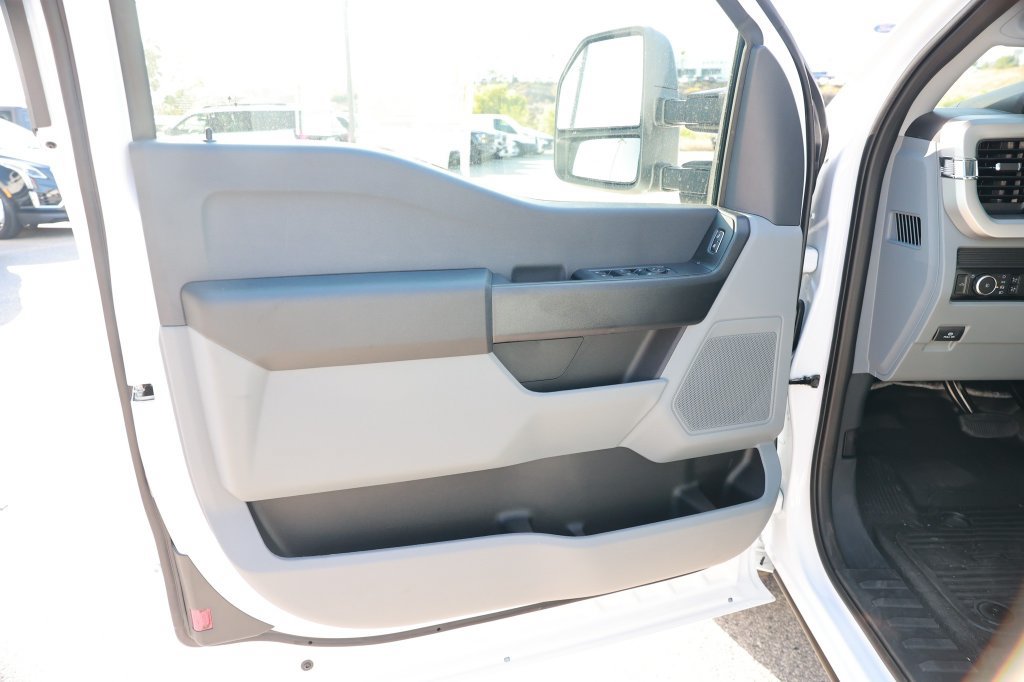 New 2027 Ford F350 XL w/ XL Chrome Package RWD image 18