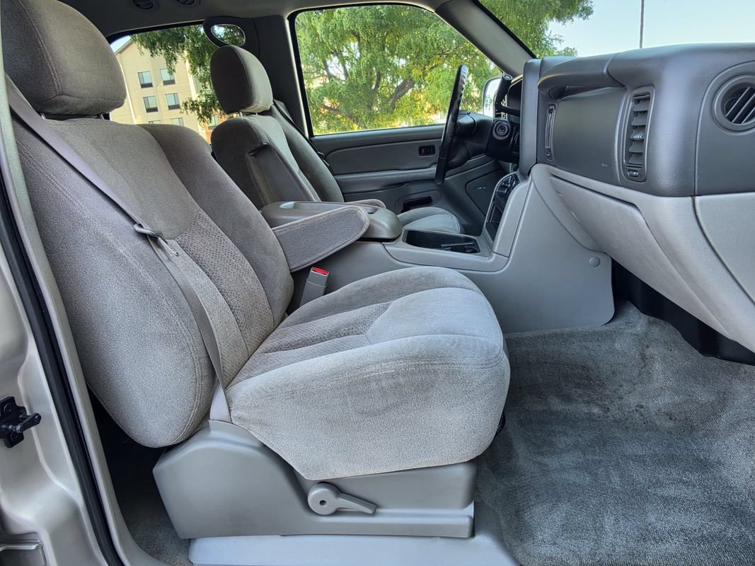 Used 2004 Chevrolet Tahoe LS w/ Preferred Equipment Group AWD/4WD image 22