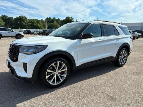 Used 2025 Ford Explorer ST AWD/4WD image 6