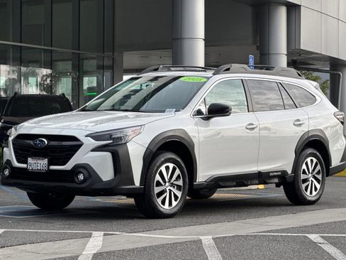 Used 2025 Subaru Outback Premium image 10