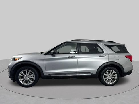 Used 2021 Ford Explorer XLT w/ Equipment Group 202A AWD/4WD image 30