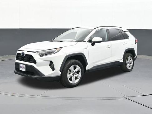 Used 2021 Toyota RAV4 XLE w/ Convenience Package image 5