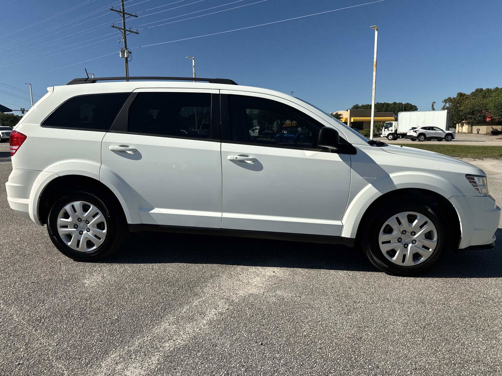Used 2020 Dodge Journey SE w/ SE Popular Equipment Group FWD image 2