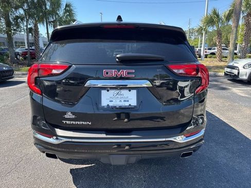 Used 2020 GMC Terrain Denali w/ Denali Premium Package FWD image 6