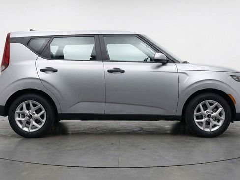 Used 2025 Kia Soul LX w/ LX Technology Package image 11