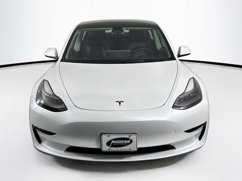 Used 2023 Tesla Model 3 Standard Range image 4