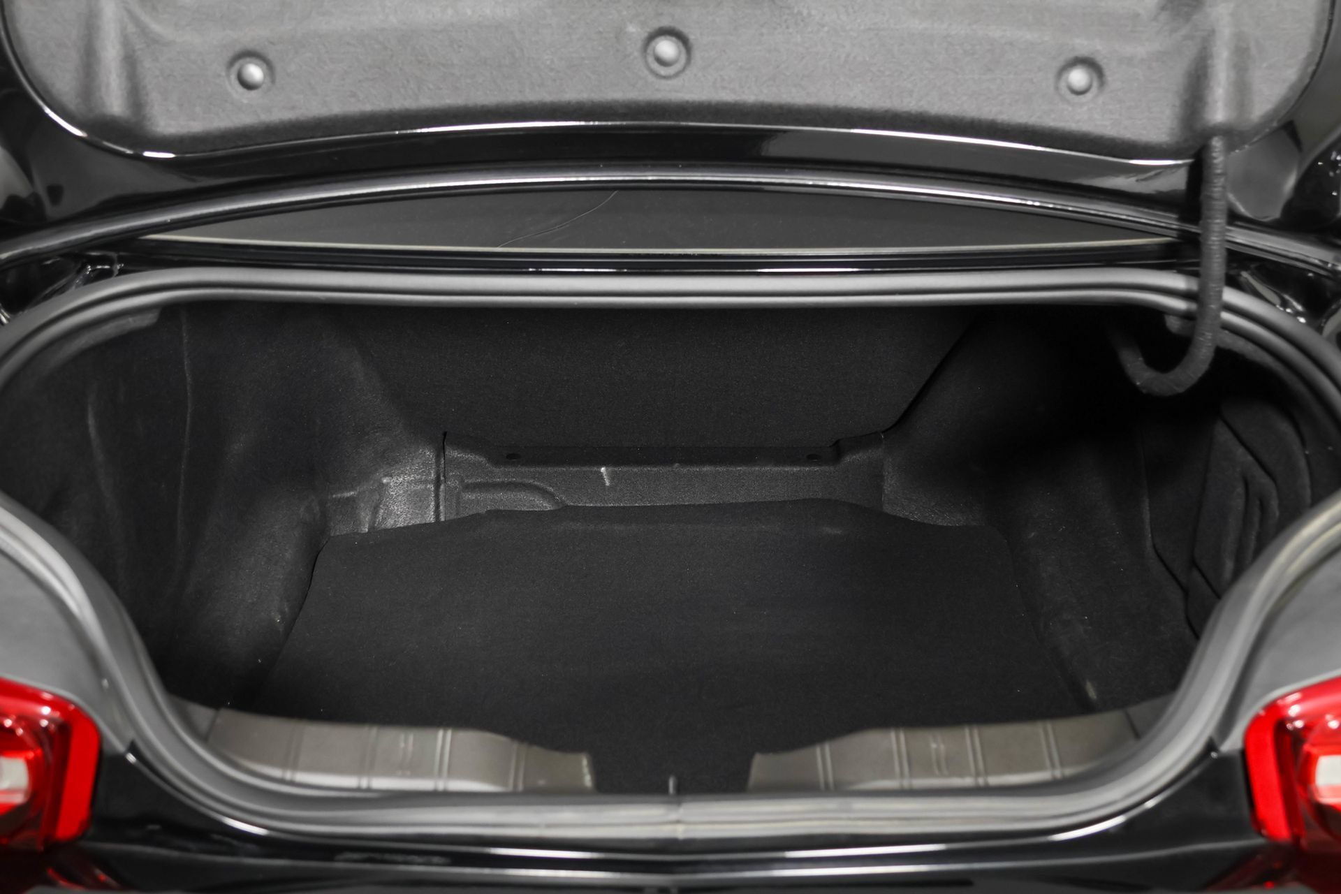 Used 2023 Chevrolet Camaro LT RWD image 33