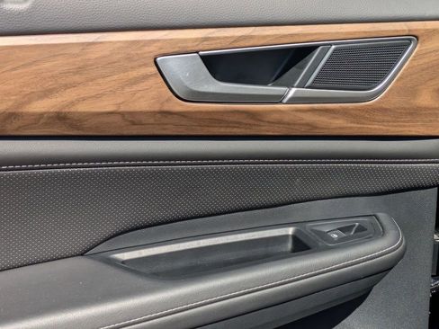 Used 2025 Volkswagen Atlas SE image 26