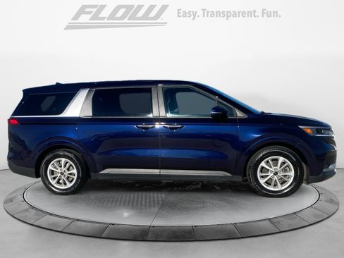 Used 2023 Kia Carnival LX image 9