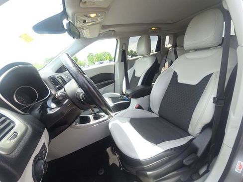 Used 2018 Jeep Compass Latitude FWD image 23