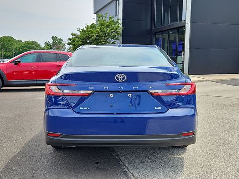 Used 2025 Toyota Camry LE w/ Convenience Package FWD image 5