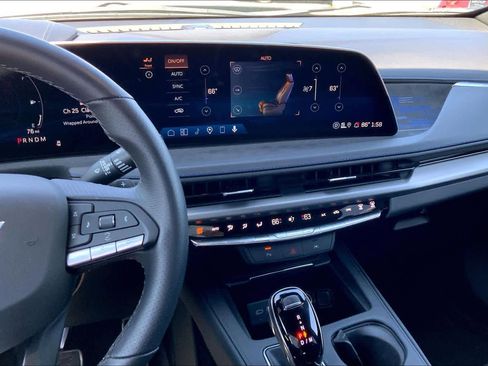 Used 2025 Cadillac XT4 Sport w/ Technology Package FWD image 6