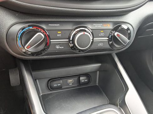 Certified 2025 Kia Soul LX w/ LX Technology Package FWD image 20