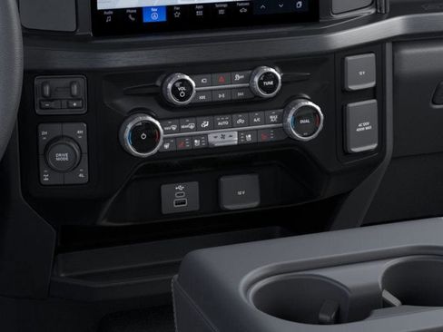 New 2025 Ford F250 Lariat w/ Chrome Package image 15