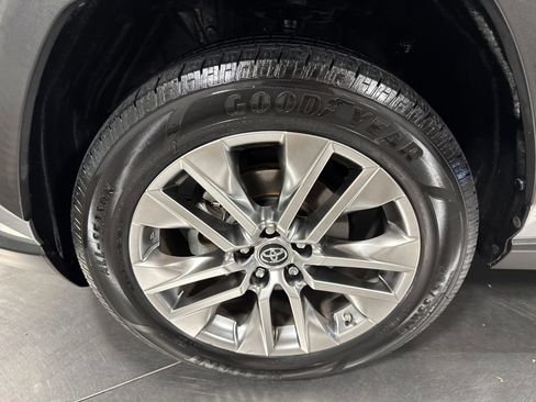 Used 2019 Toyota RAV4 XLE Premium w/ Cold Weather Package FWD image 2
