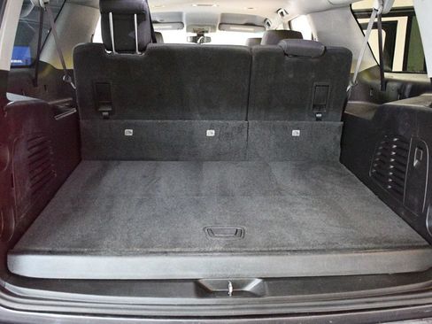Used 2017 Chevrolet Suburban LS RWD image 74