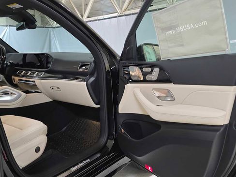 New 2026 Mercedes-Benz GLS 450 4MATIC image 10