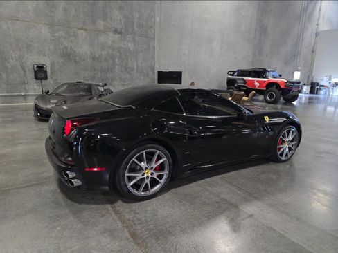 Used 2012 Ferrari California RWD image 2
