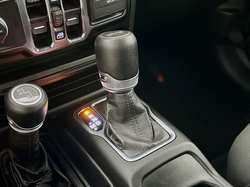 Used 2021 Jeep Wrangler Sport S w/ Sun And Sound Package image 23