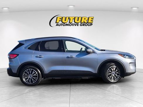 Certified 2022 Ford Escape Titanium image 3