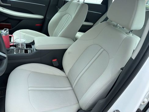 Used 2025 Hyundai Sonata SE FWD image 3