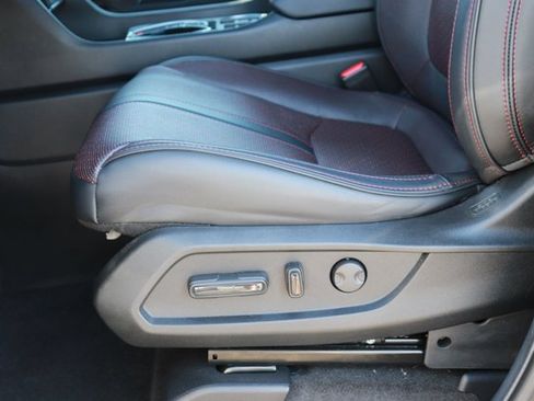 Certified 2025 Honda Pilot Black Edition image 11