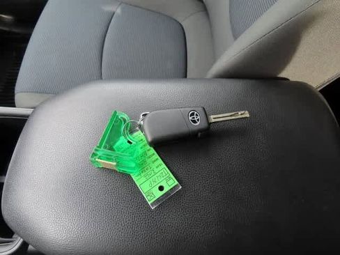 Used 2022 Toyota RAV4 LE image 25