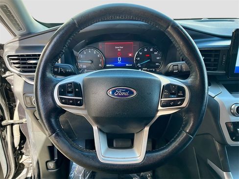 Used 2022 Ford Explorer XLT w/ Equipment Group 202A image 11