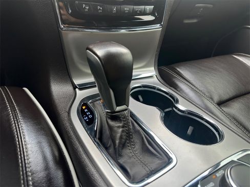 Used 2019 Jeep Grand Cherokee Overland image 15