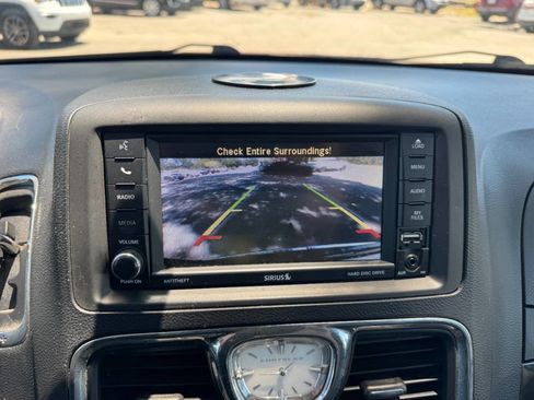 Used 2014 Chrysler Town & Country Touring FWD image 21