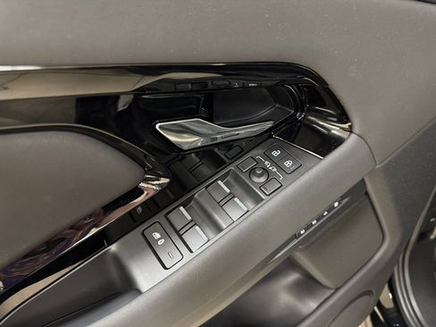 Used 2025 Land Rover Range Rover Evoque S image 7