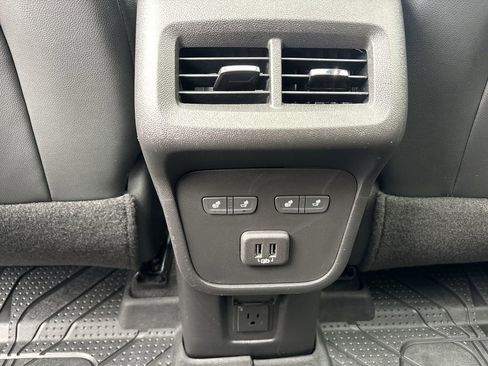 Used 2020 Chevrolet Equinox Premier image 24