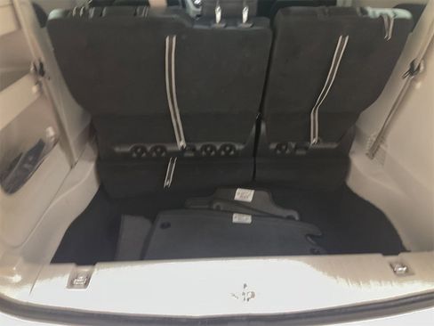 Used 2024 Chrysler Pacifica Touring-L image 14