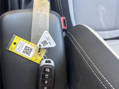 Used 2024 Hyundai Venue SEL image 32