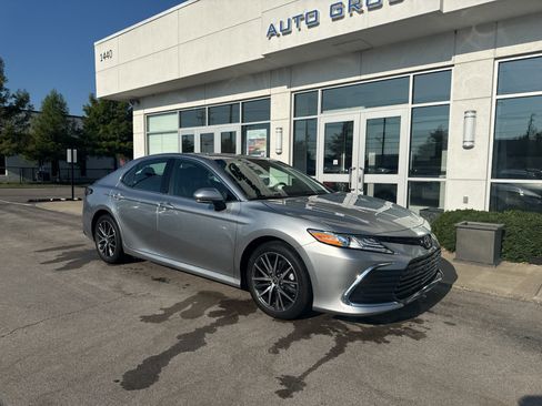 Used 2024 Toyota Camry XLE FWD image 1