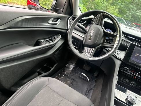 Used 2023 Jeep Grand Cherokee Laredo X w/ Luxury Tech Group I AWD/4WD image 22