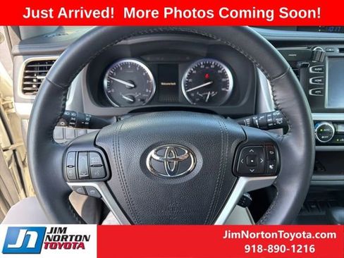 Used 2016 Toyota Highlander XLE FWD image 14